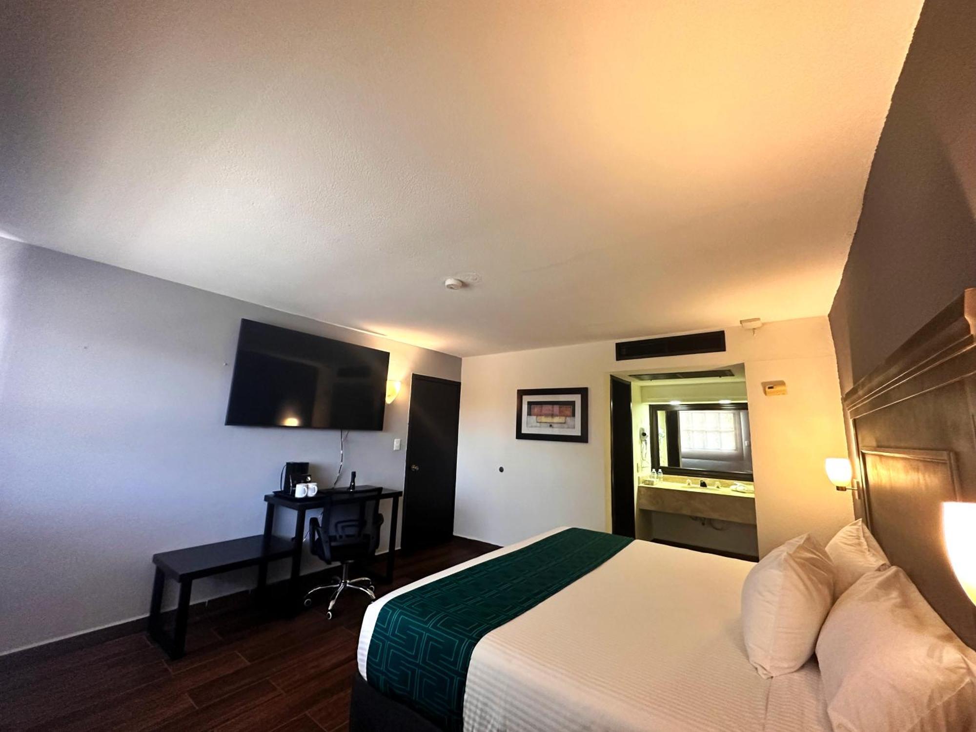 Inhouse Obregon 4*