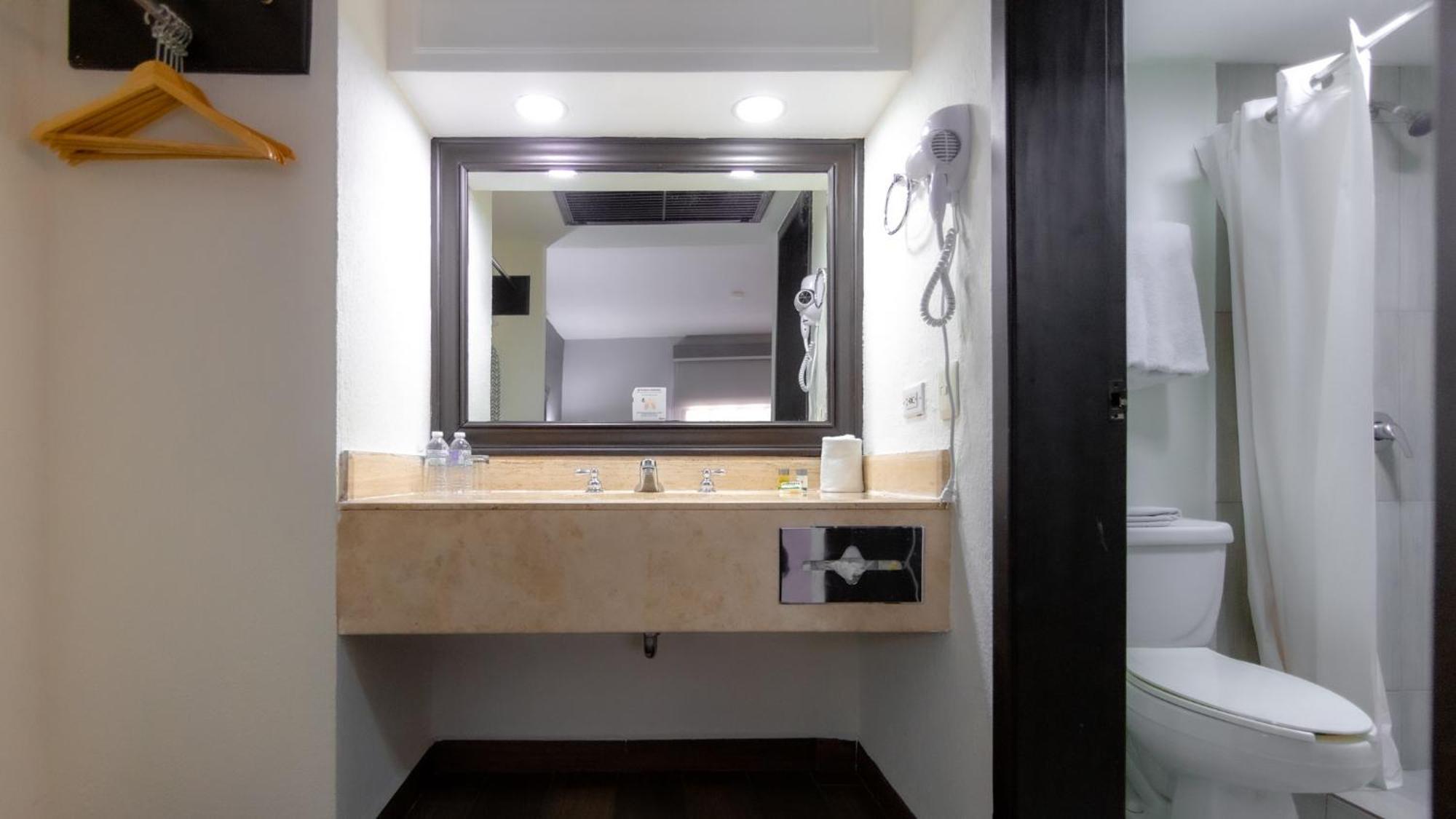 Inhouse Obregon Hotel 4*